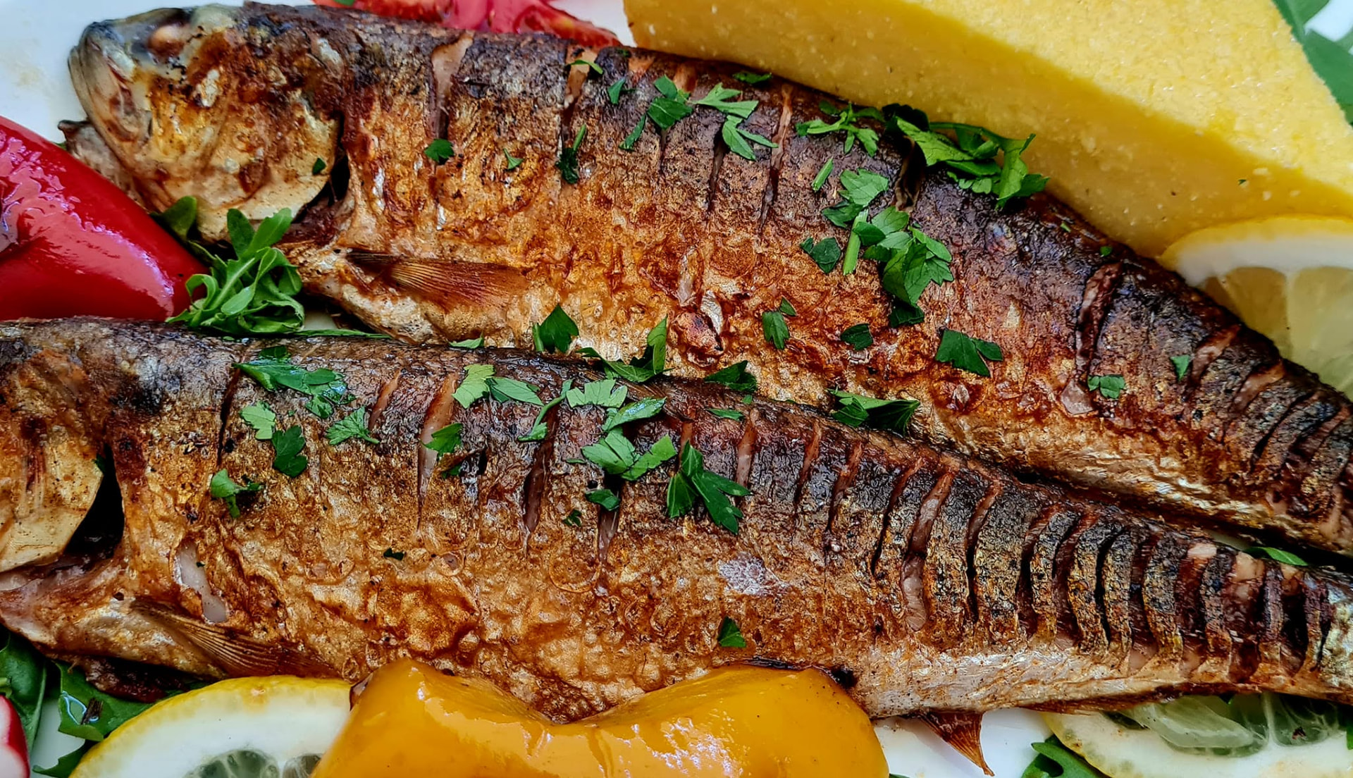 Pește prăjit cu mămăligă la BONFISH Constanța